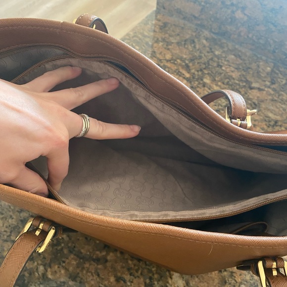 Micheal Kors Camel Shoulder Bag - Picture 5 of 9